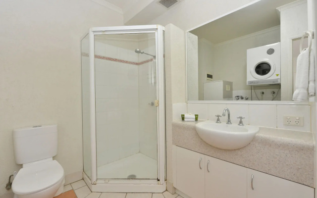 Retro Port Douglas Apartments