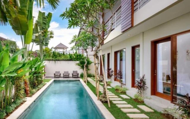 Echo Beach Villa & Apartment