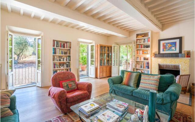 Stunning Home in Impruneta With 3 Bedrooms and Wifi