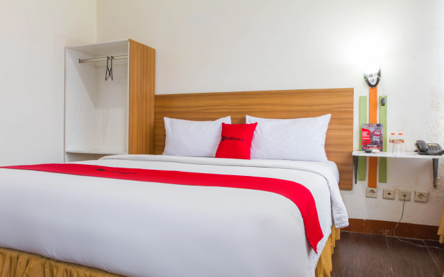 RedDoorz Plus @ Surapati 2 – Guest Rooms – Bandung
