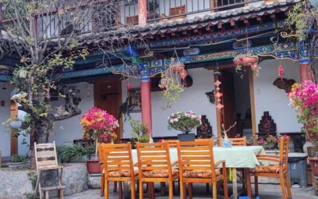 Chuxiong Courtyard China Theme Hostel