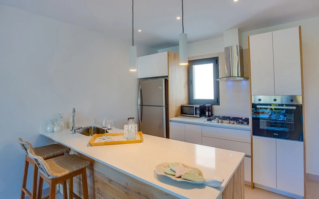 Pool Garden Luxury Apt