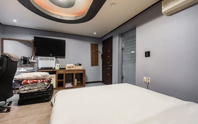 Incheon Black Hole