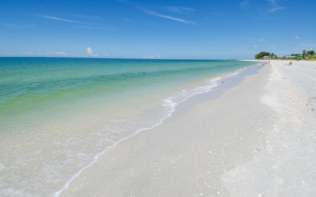 Land's End 303 building 10 All new Fully Updated Bright Granite