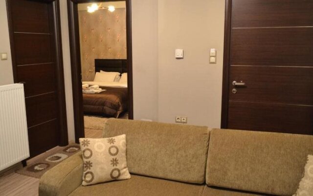 Paralimnio Suites