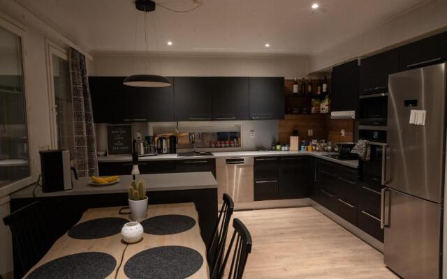 Cozy & Spacious Apartment