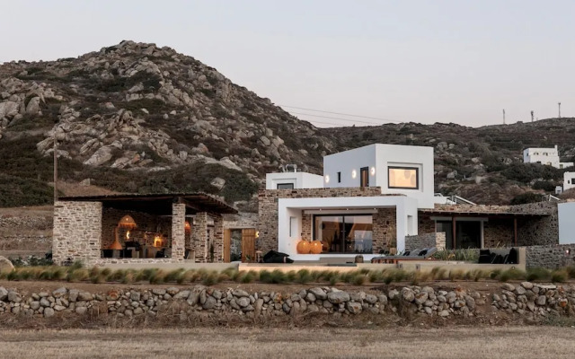 Villa Anamnisis With 5 Bedrooms and 5 5 Bathrooms