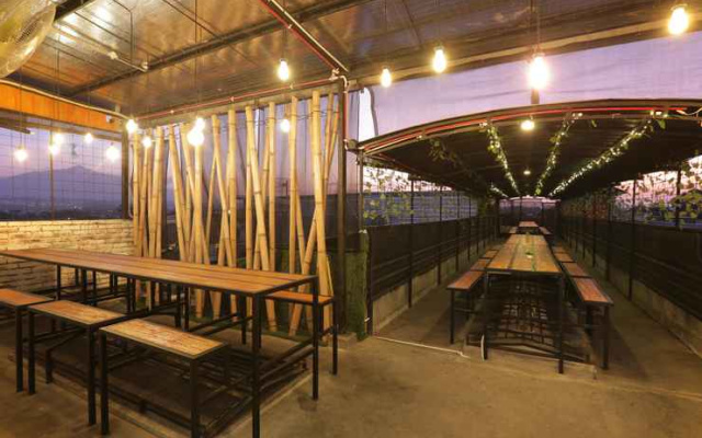 Kar's Inn Tembalang