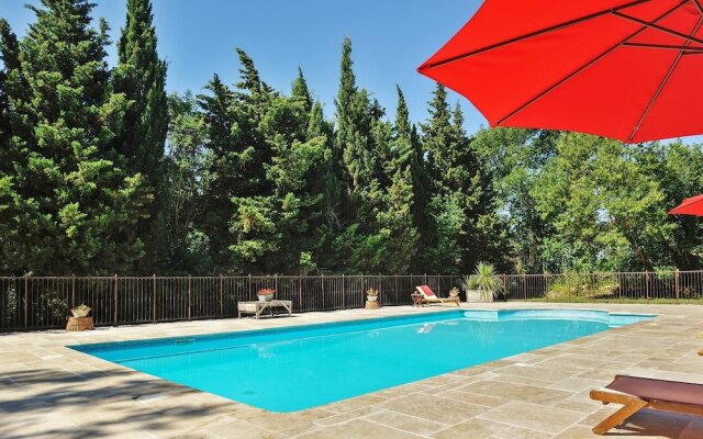 House With 2 Bedrooms in Grans, With Pool Access and Furnished Terrace
