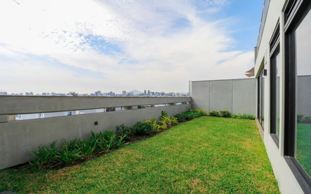 w Impressive 2BR With Balcony in Miraflores