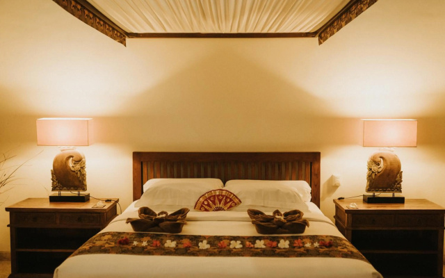 Aloka Bahari Villas – Guest Rooms – Tembok