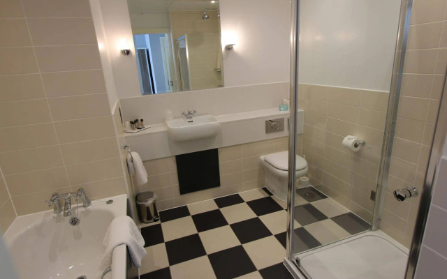 Yarrow Hotel