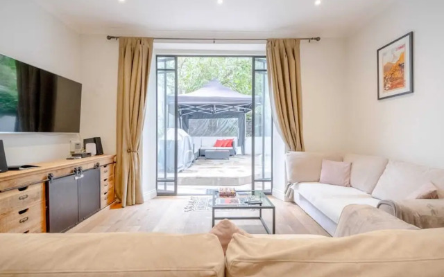 Gorgeous 2BD Flat With Patio - South Kensington!