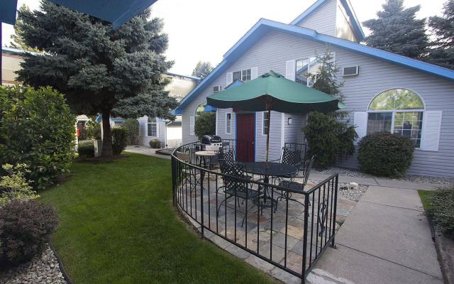 Turning Leaf Furnished Townhomes