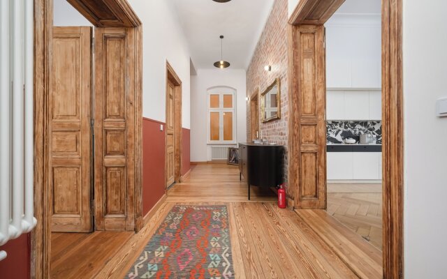 Retro Apartment in Wroclaw by Renters