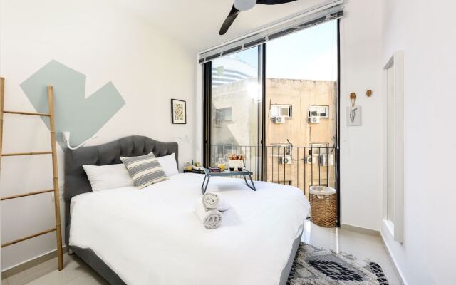 Lovely City Apt Short Walk To The Beach