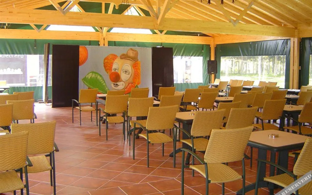 Maya World Golf Side