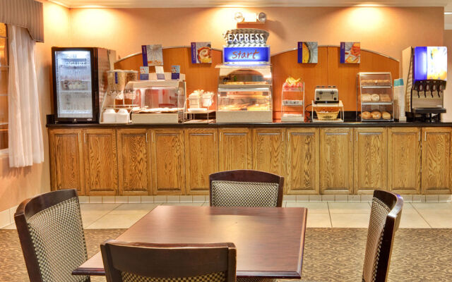 Holiday Inn Express Delano Highway 99