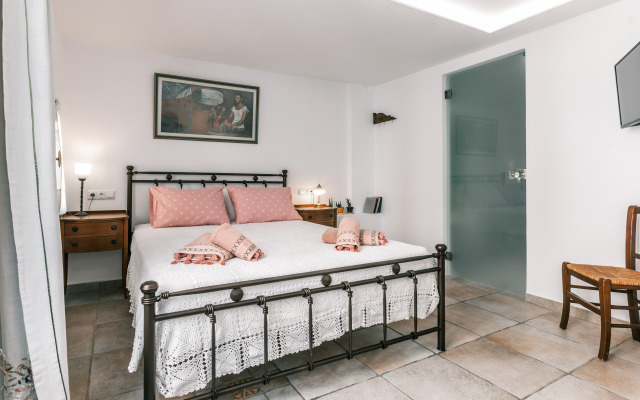 Arco Naxos Luxury Apartments