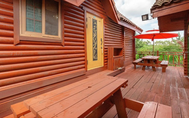Taean Log House Pension