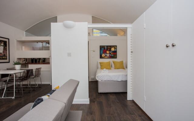 Central 2 Bed Apartment Near the Barbican