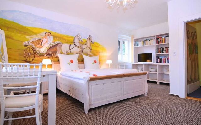 Spacious Villa near Forest in Buchet