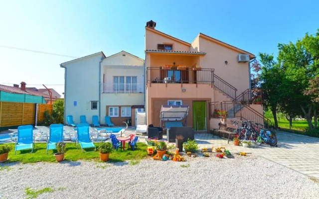 Spacious Flat With Pool Just 300m From the Beach
