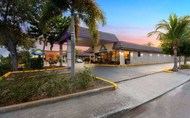 Days Inn by Wyndham St. Petersburg Central