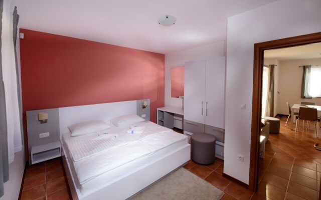 Plavo Nebo Oleander Apartments