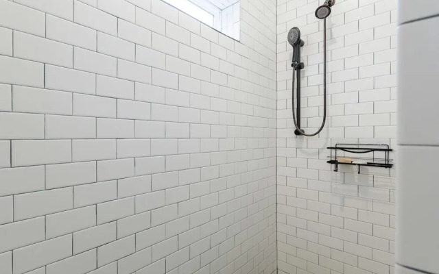 Comfy 3bdr Right in Town Sleeps 10