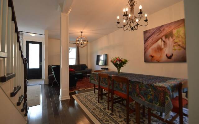 Beautiful 4BR Downtown House, Sleeps 10