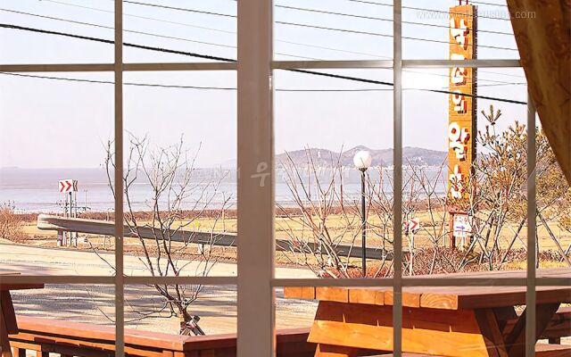 Ganghwadosunset Waltz Pension