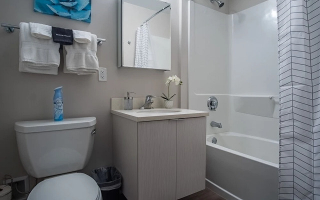 FRONTDESK 735 West Apts Westown Milwaukee