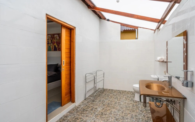 Pini Sentana Village