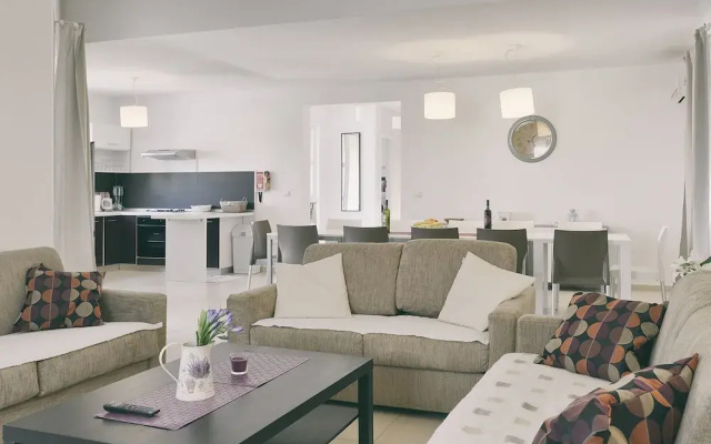 Luxurious Villa with Sauna & Hot Tub in Žminj