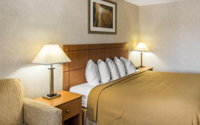 Quality Inn at Collins Road - Cedar Rapids