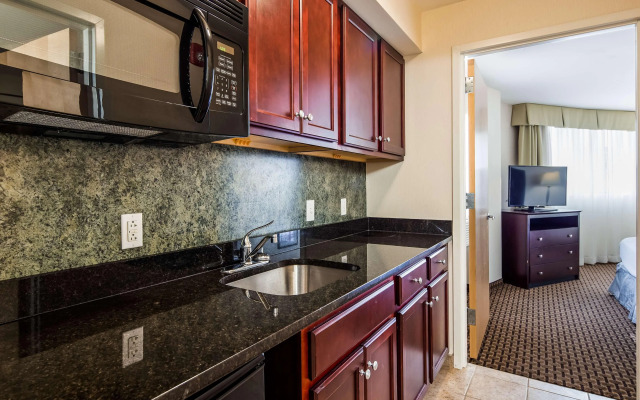 Best Western Plus Philadelphia Airport S. At Widener Univ.