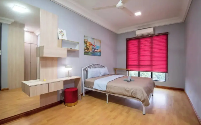 Stylish 4BR Near Paradigm Mall, Pool, Free Parking