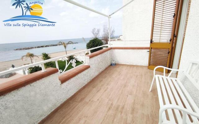 Villa sulla Spiaggia Diamante