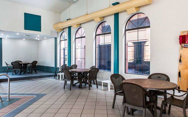 FairBridge Inn & Suites Fort Wayne