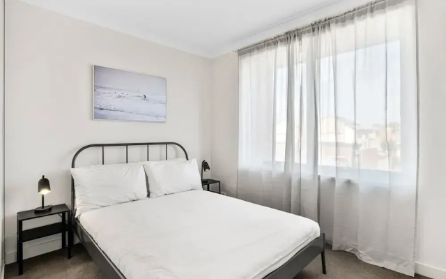 Family Friendly 3-bed With Courtyard & Parking