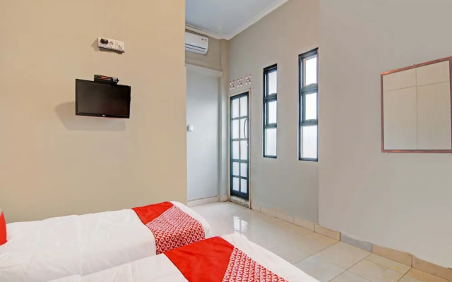 OYO 93088 Celine Home Syariah