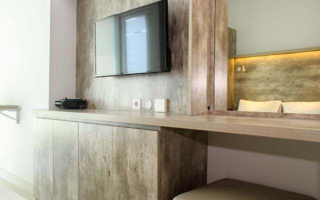 Cozy And Nice Studio At Grand Kamala Lagoon Apartment