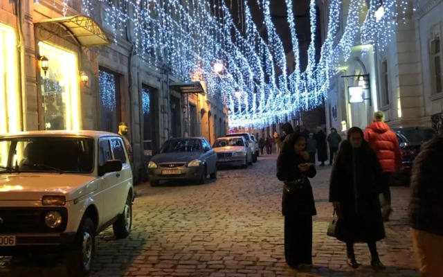 Cozy Old City Apartment