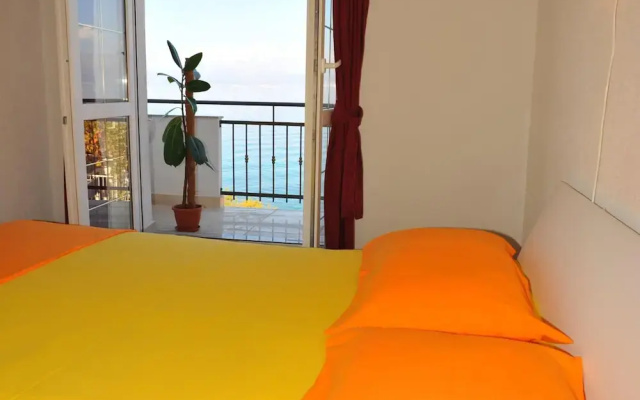 Apartments Tino- Two Bedroom Apartment With Terrace and Sea View