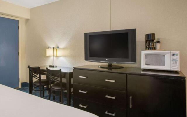 Days Inn by Wyndham Mackinaw City/Bridgeview Area
