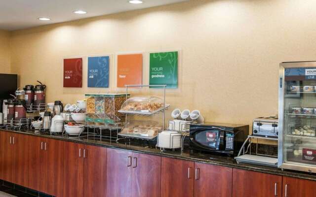 Comfort Suites near Indianapolis Airport