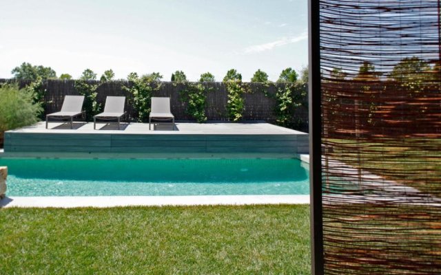 FridaysFlats, Beautiful Villa With Pool