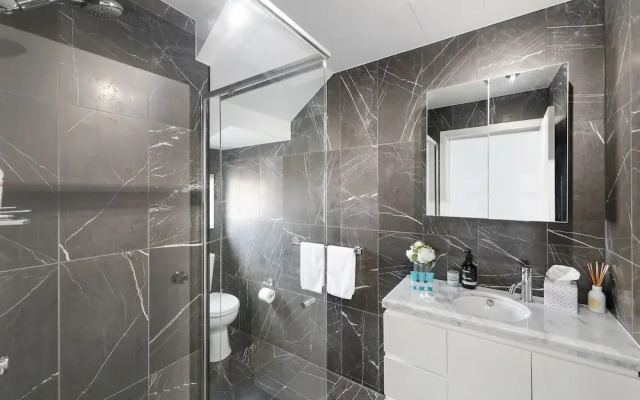 Darling Harbour Penthouse Views & Hot Tub