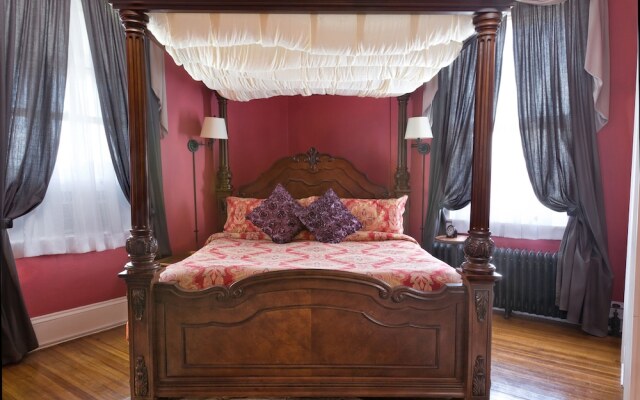 The Reynolds Mansion